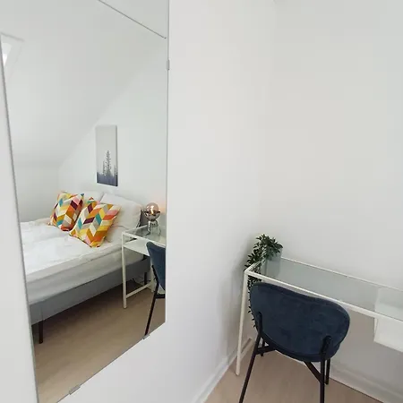 Bright Double Room 7 With Free Parking Lejlighed *