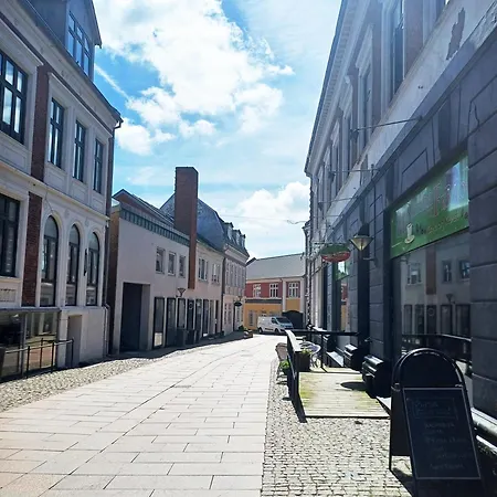 Bright Double Room 7 With Free Parking * Hjørring